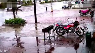 Колесо натворило бед - смотреть видео (0:24)