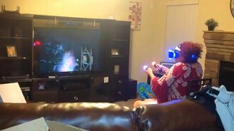 Бабушка знакомится с виртуальной реальностью - смотреть видео (1:38)