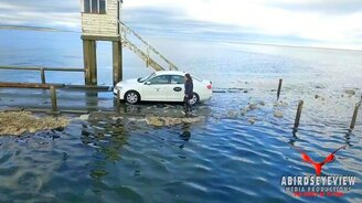 Езда по мосту в прилив - смотреть видео (2:26)