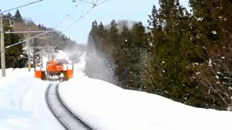 Как борются со снегом на рельсах - смотреть видео (10:09)