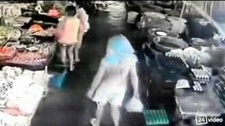 Бестактный ухажёр - смотреть видео (0:24)