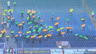 Указание футболистам-мазилам - смотреть видео (0:30)