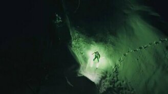 Экстрим на лыжах в ночных горах - смотреть видео (3:31)