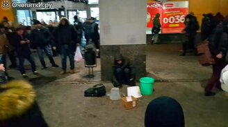 Ловкий уличный барабанщик - смотреть видео (2:37)