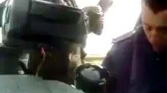 Женский разговор в ДПС-ником - смотреть видео (2:20)