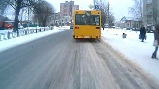 Повезло пацану-пешеходу - смотреть видео (0:50)