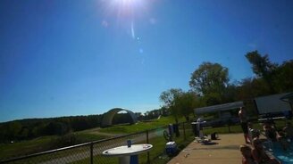 Большая горка с трамплином в бассейн - смотреть видео (3:29)