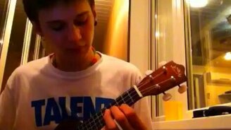 Спел тему из мультика "Чёрный плащ" - смотреть видео (1:09)