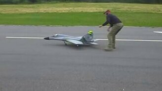 Испытание модели самолёта - смотреть видео (9:53)