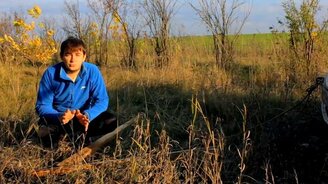 Как вытянуть машину из грязи в одиночку - смотреть видео (3:19)