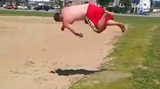 Ловкий толстяк-паркурщик - смотреть видео (0:38)