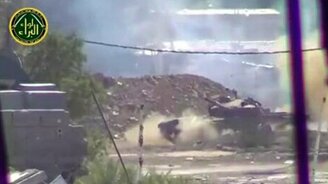 Танкист мстит за съёмку - смотреть видео (0:27)