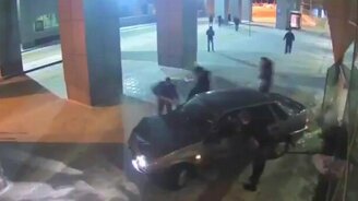 Погоня по аэропорту за авто - смотреть видео (2:03)