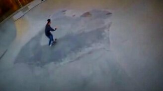 Коптер подбил скейтера - смотреть видео (0:19)