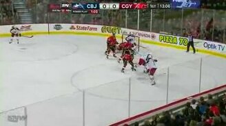 Качественный сейв вратаря - смотреть видео (0:27)