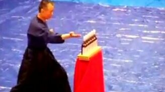 Каратист против бутылок - смотреть видео (1:20)