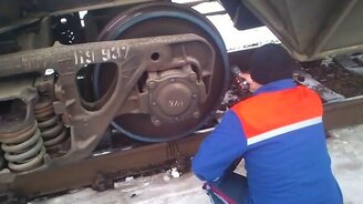 Раскаленные колёса зерновоза - смотреть видео (1:11)