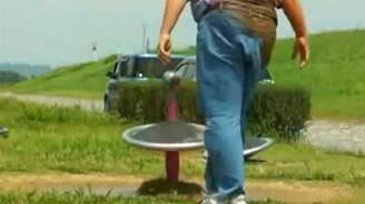 Слишком толстый для карусельки - смотреть видео (0:12)