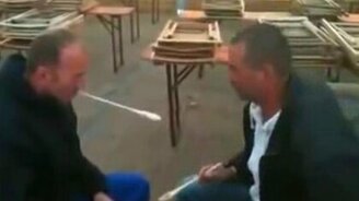 Ложкой по голове - розыгрыш - смотреть видео (3:00)