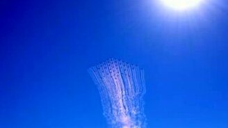 Стройный полёт самолётов - смотреть видео (1:23)