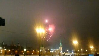 Новогодний салют на Красной площади - смотреть видео (3:01)