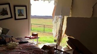 Автомобиль в спальне - смотреть видео (0:28)