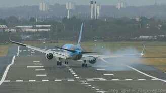 Проверка шасси самолёта - смотреть видео (1:48)