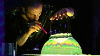 Красивейшие трюки с мыльными пузырями - смотреть видео (2:56)