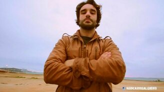 Шпагат Жана Клода Ван Дамма на тележках - смотреть видео (1:14)