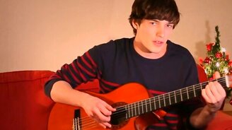 12 рождественских песен за 4 минуты - смотреть видео (4:01)