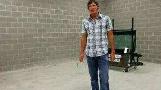 Испытал своё бронированное стекло на себе - смотреть видео (1:22)