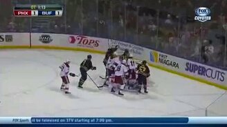 Самый удивительный гол в хоккее - смотреть видео (1:11)