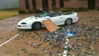 Удар мобильником по авто - смотреть видео (2:39)