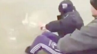 Рыбаки упустили гиганта - смотреть видео (1:53)