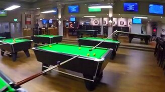 Красивый и чёткий бильярдный трюк - смотреть видео (1:00)