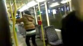 Девчонки в метро - смотреть видео (0:34)