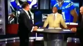 Неловкие рукопожатия - смотреть видео (1:15)