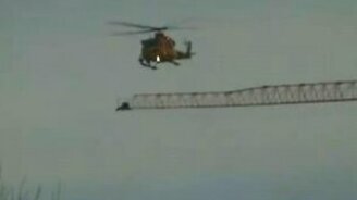 Волнительное спасение крановщика - смотреть видео (2:30)