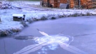 Взрыв ракеты подо льдом - смотреть видео (0:29)