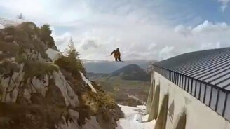 Эффектное двойное сальто - смотреть видео (0:23)