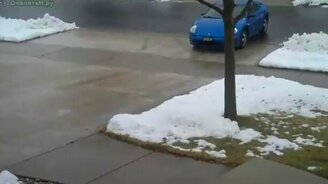 В гололёд все равны - смотреть видео (2:10)