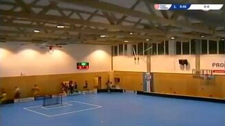 Падение крыши в спортзале - смотреть видео (0:58)