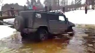 Как утопить два Хаммера в речке - смотреть видео (3:40)