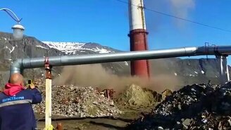 Снос 120-метровой трубы - смотреть видео (1:34)