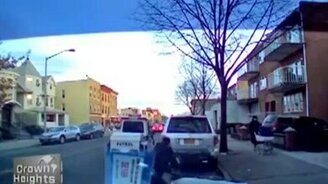 Спас ребёнка от опасностей дороги - смотреть видео (0:21)