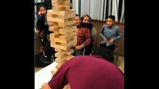 Мастер по игре в дженгу - смотреть видео (0:56)