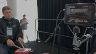 Самый быстрый барабанщик - смотреть видео (2:23)