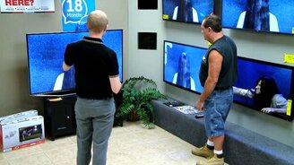 Страшная девочка лезет из монитора - смотреть видео (1:46)