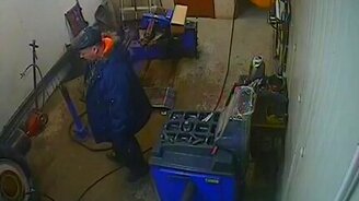 Как быстро лишиться штанов - смотреть видео (0:49)