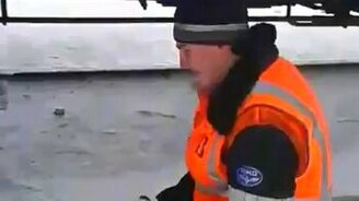 Как передвинуть вагон с помощью лома - смотреть видео (0:40)